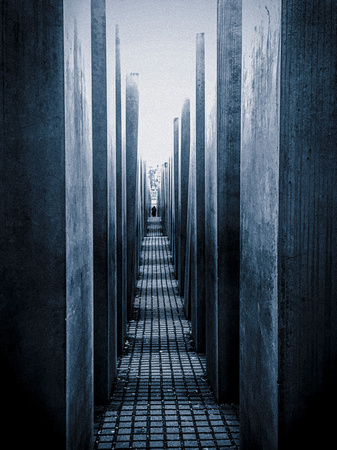10 Pts 'Remembering The Holocaust, Berlin' By Darren Moss
